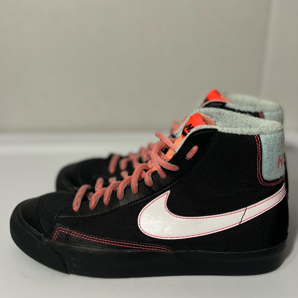 Nike Blazer Mid 77 Black Atomic Pink Size 7